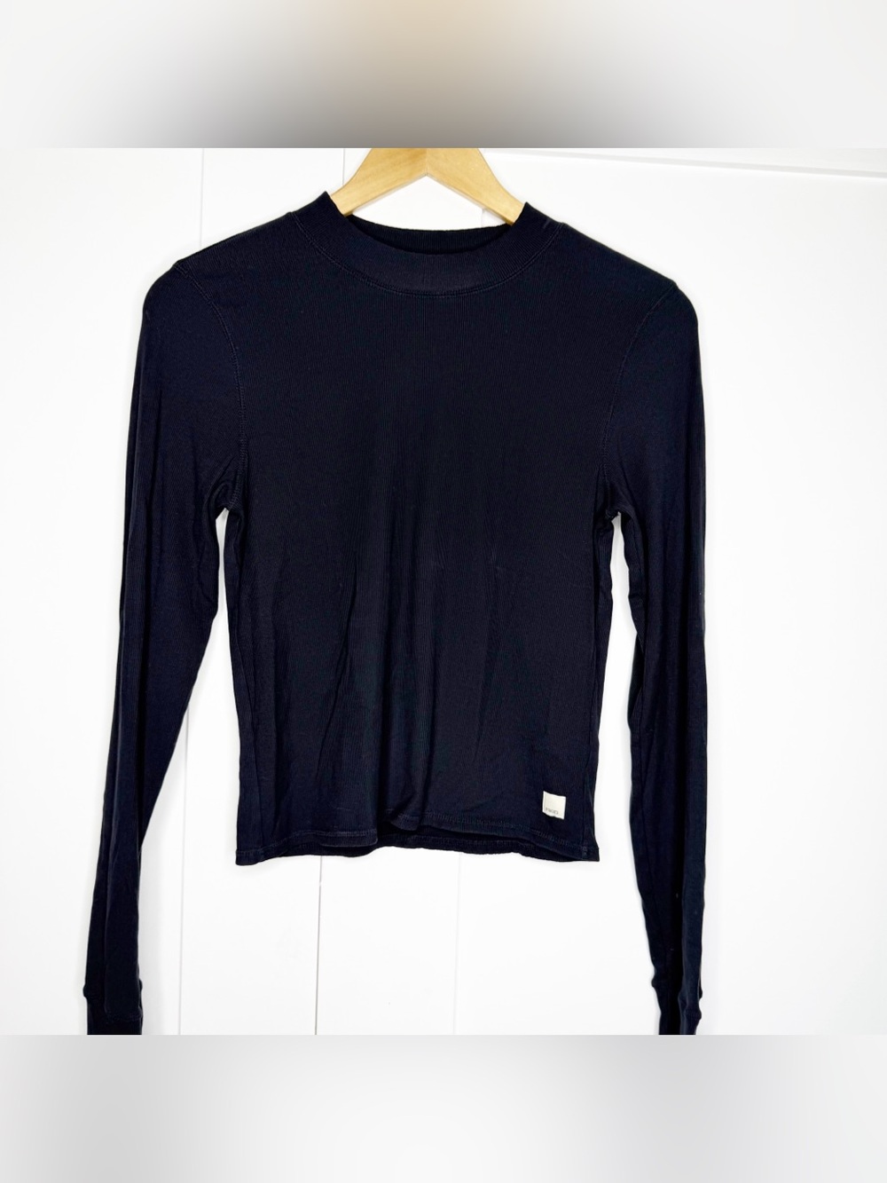 Vuori Long Sleeve Lux Crew Tee large black Athleisure athletic lightweight gym - Picture 3 of 7
